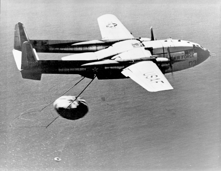 Satellite espion - US - Discoverer 14 - Récupération - C-119J Flying Boxcar - août 1960 - US Air Force