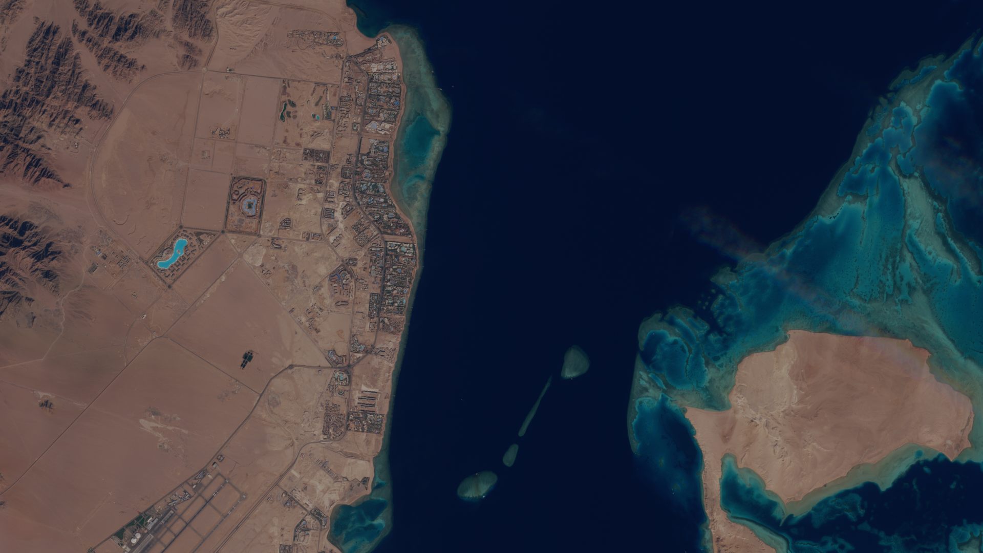 Egypte - Mer rouge - Sinaï - Charm el-Cheikh - Baie de Naama - satellite Sentinel-2 - MSI - ESA - Tourisme - Plongée sous-marine