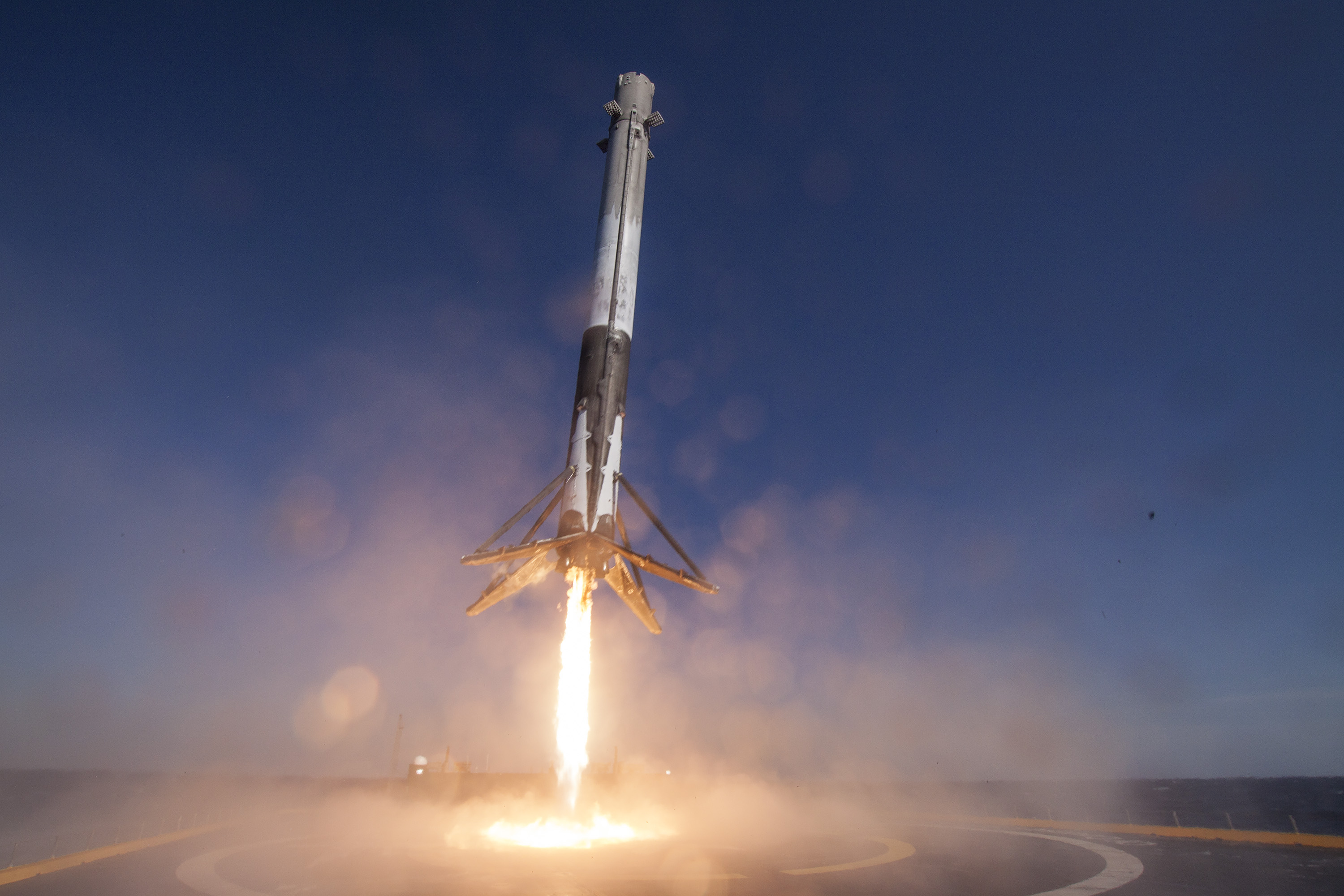 Space X - Falcon 9 FT - Dragon CRS-8 - ISS - Avril 2016 - Launch - lancement - première atterrisage réussi sur barge - first stage landing