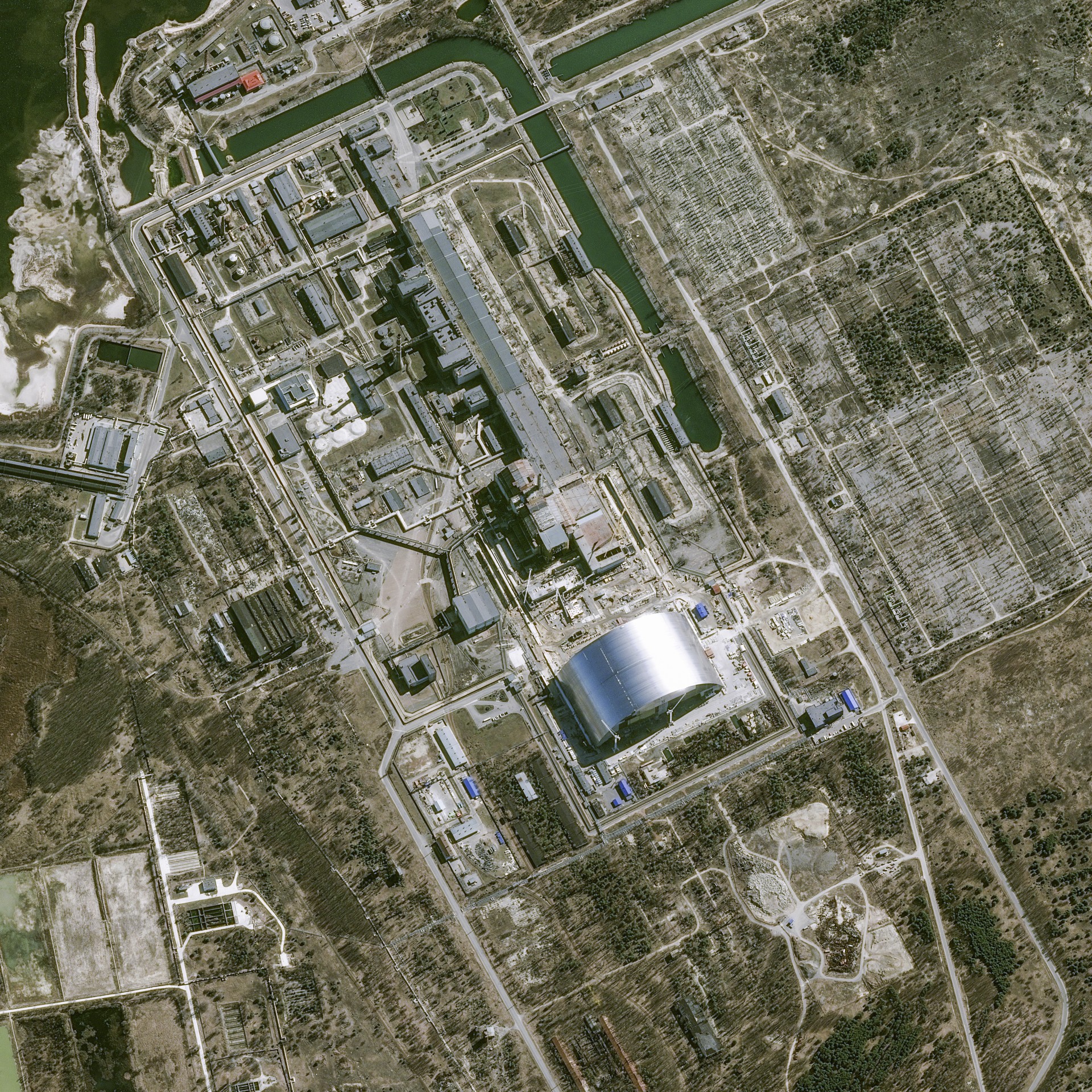 Tchernobyl - Chernobyl - 30 ans - 26 avril 1986 - Catastrophe nucléaire - Explosion réacteur n°4 - Pléiades - Arche de confinement - Chantier - Ukraine