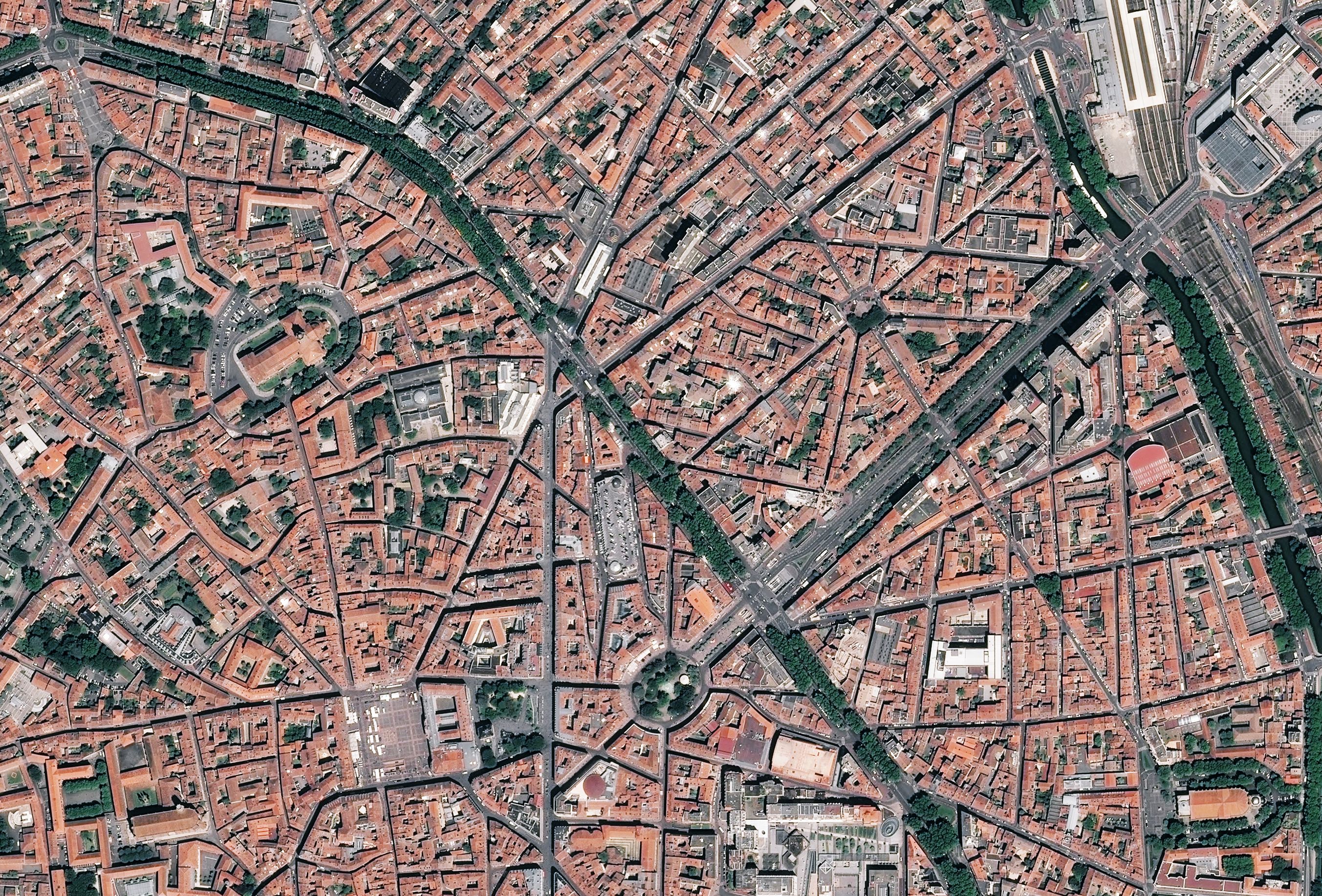 30 ans de SPOT - Un Satellite Pour Occuper Toulouse - Pléiades - Ville rose - Capitale spatiale européenne - Très haute résolution - CNES - Airbus DS
