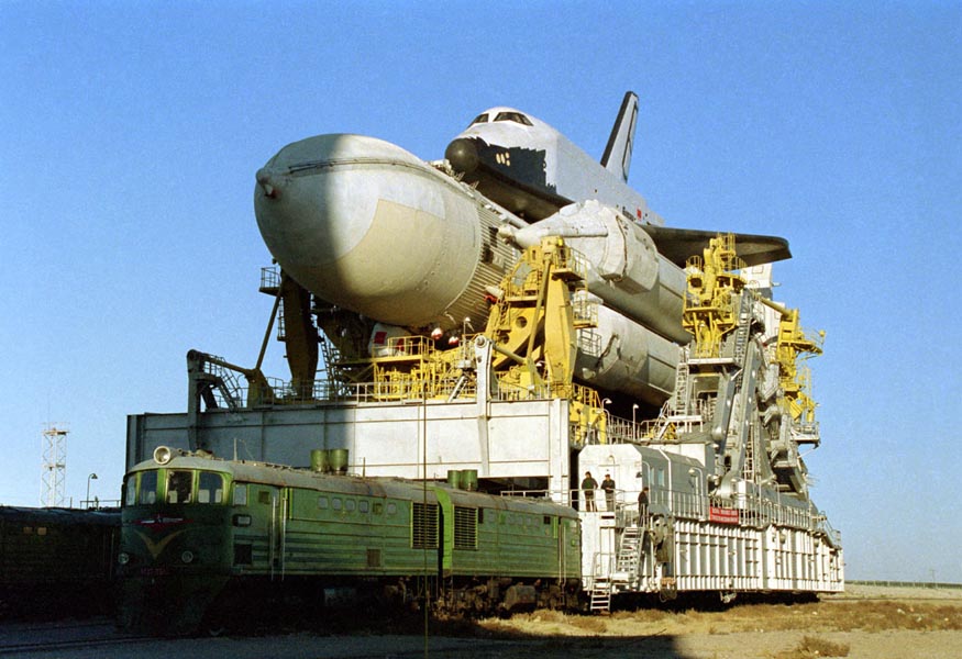 Bouran - Buran - Baikonour - Transport site de lancement - Premier vol d'essai