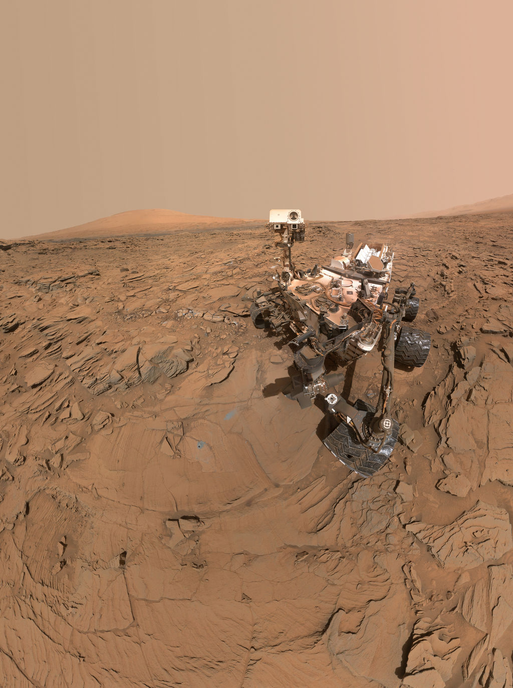 MSL - Curiosity - Selfie - Autoportrait - Juin 2016 - état de santé - roues endommagées - poussière - NASA - JPL - MAHLI - Mars 