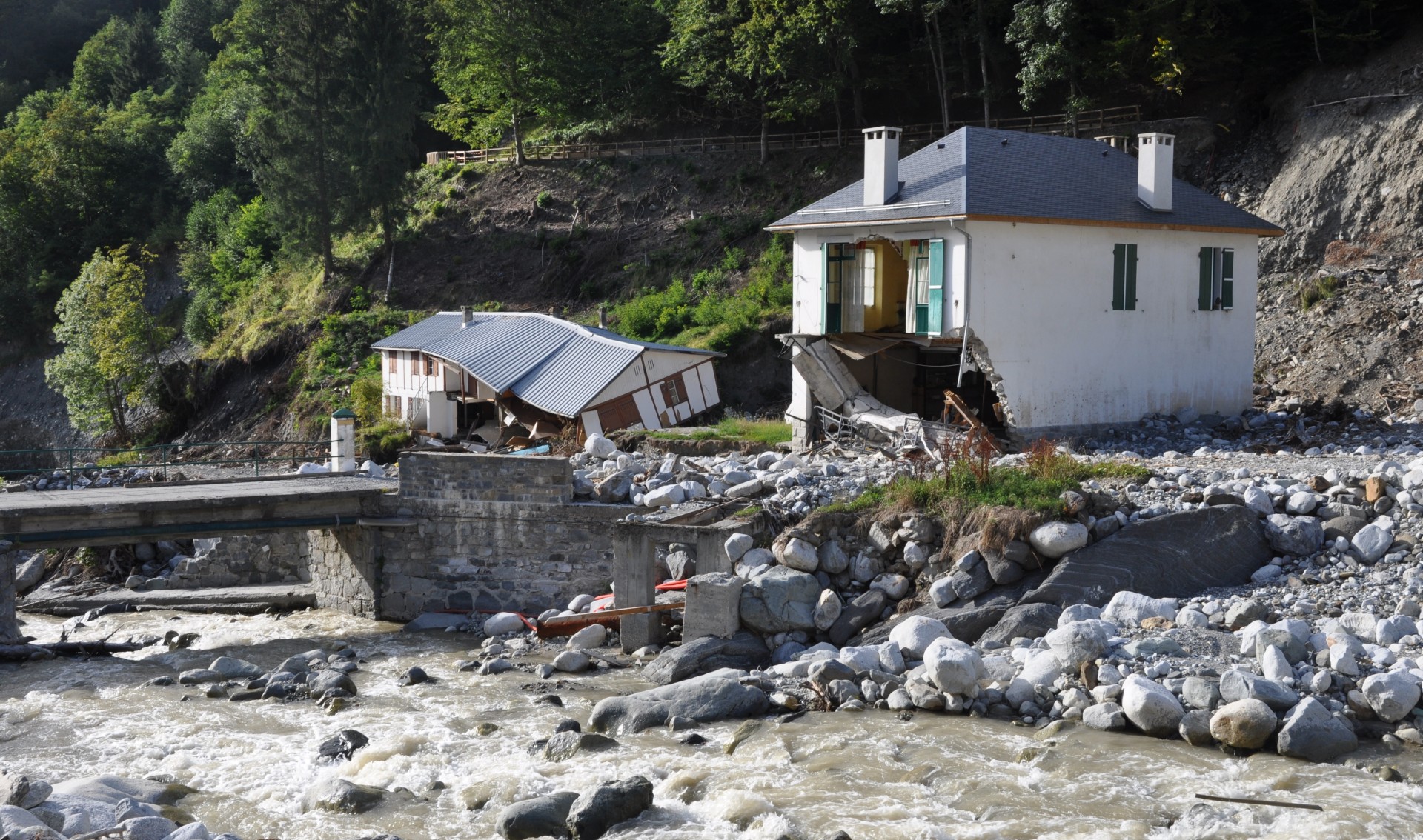 état de catastrophe naturelle - arrête - Hautes-Pyrénées - inondations - Juin 2013 - crue éclair