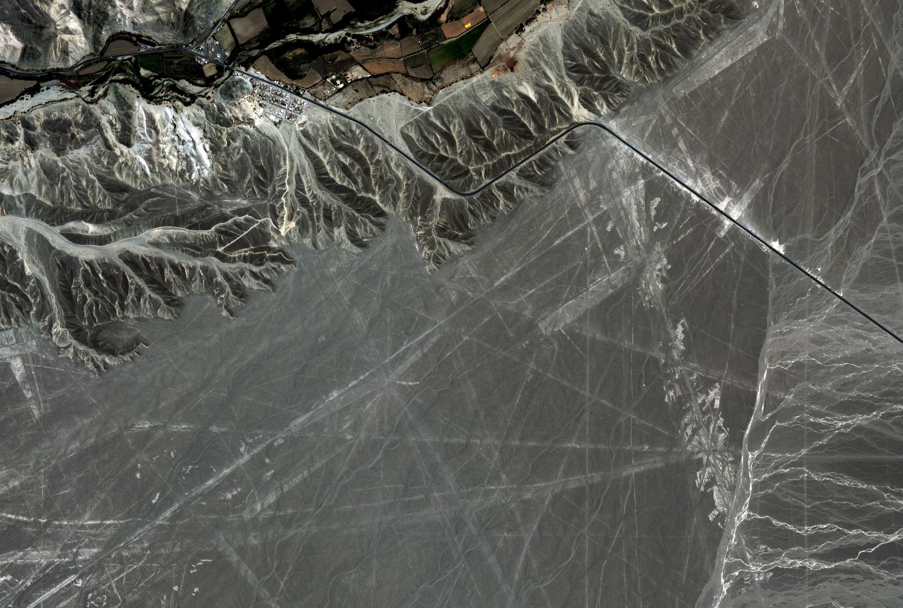 Perùsat - Premières images - First images - Nasca lines - géoglyphes de Nazca Perùsat - PeruSAT-1 - First image - satellite péruvien - CONIDA