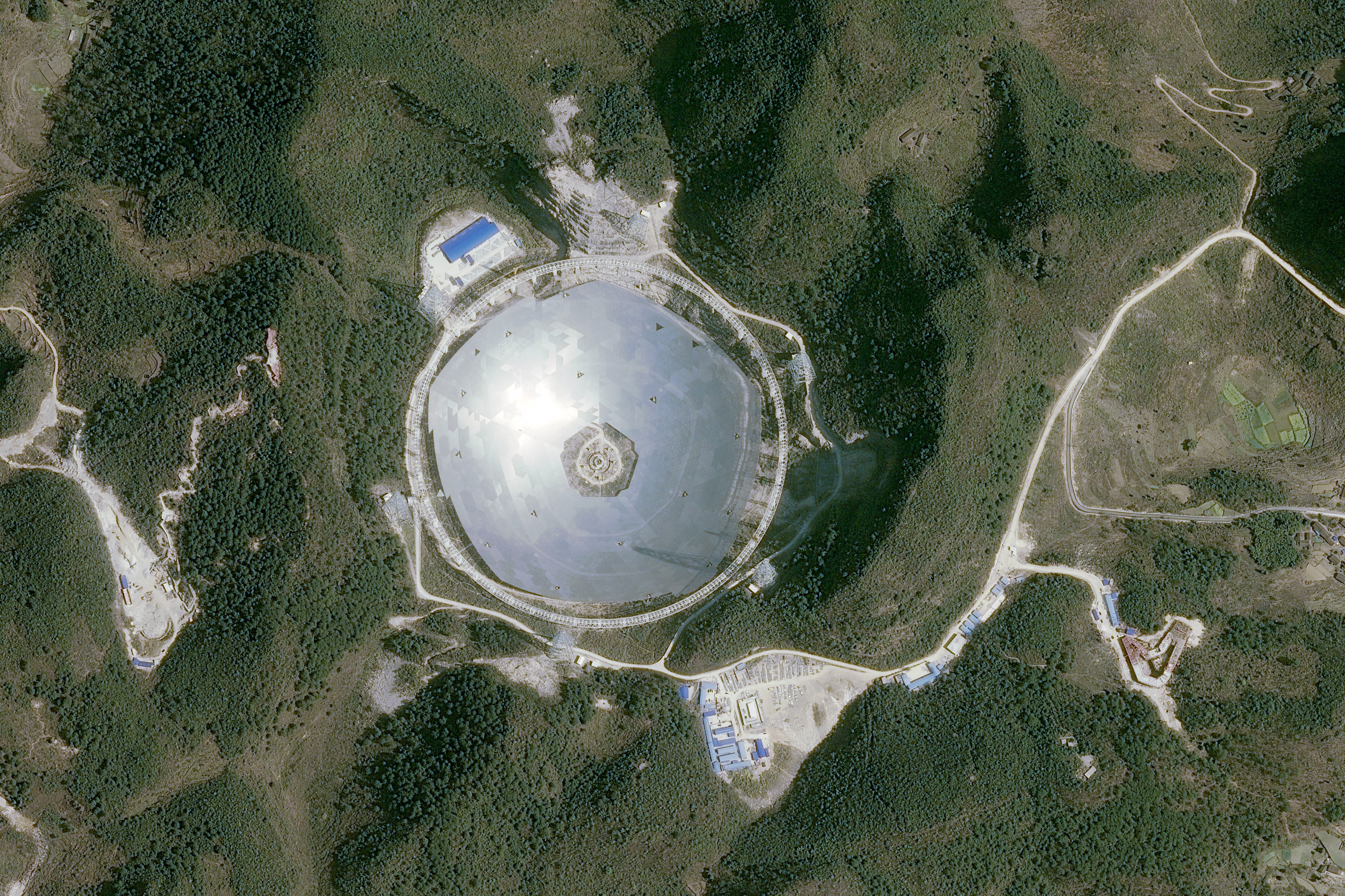 Pleiades - FAST - Radiotelescope - Chine - 500 m - Five hundred meters telescope - Airbus Defence and Space - Satellite - Univers - China - micro-ondes